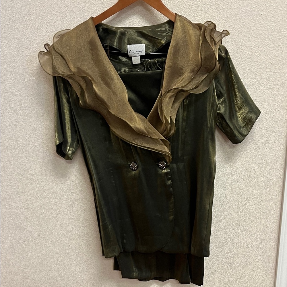 Charming Elegant Green and Gold 2 piece blouse and skirt